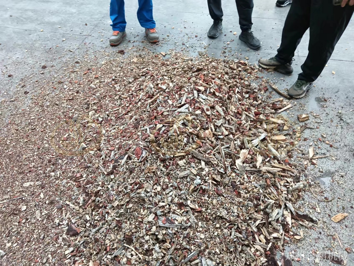 郑州金鹏大型树枝粉碎机：生物质燃料预粉碎处理与配置要点