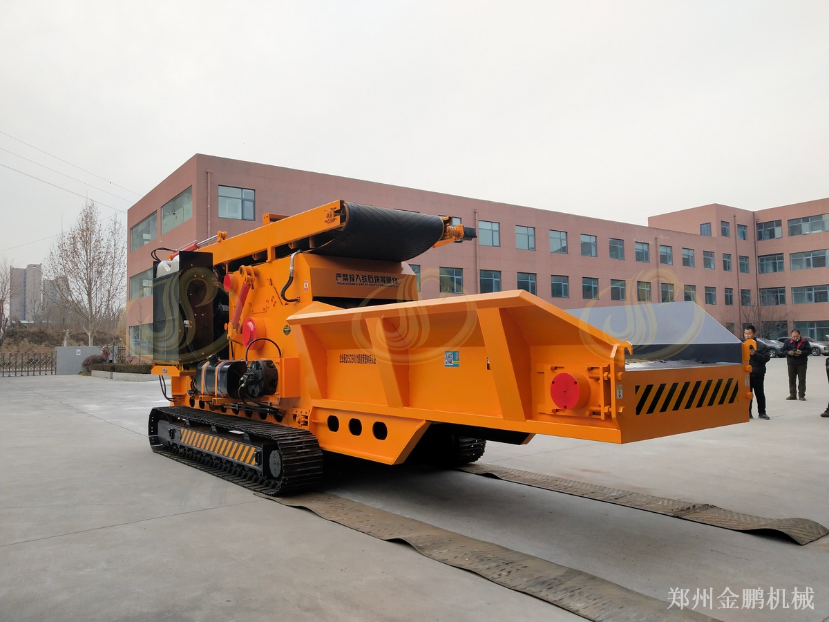郑州金鹏1200型木材粉碎机粉碎树枝与废木料