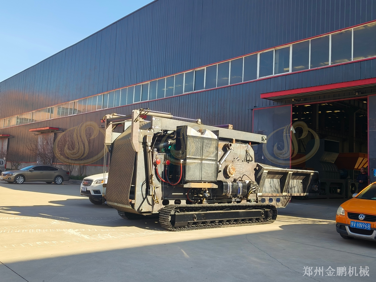 郑州金鹏车载式木材粉碎机用于树枝废木料预粉碎