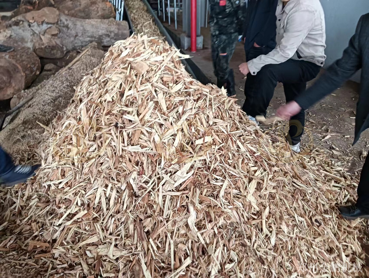 郑州金鹏木头粉碎机粉碎树枝与废木料的配置说明