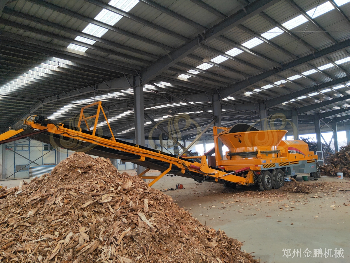 郑州金鹏木材大型破碎机处理树干与废旧模板的选型要点